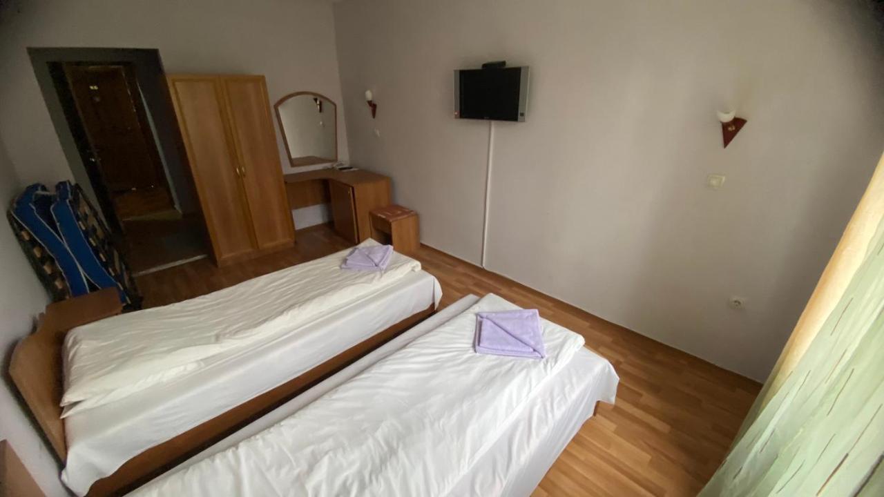 Хотел Галина Палас Srem Zewnętrze zdjęcie