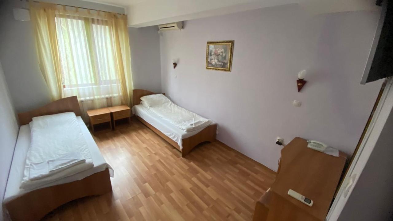 Хотел Галина Палас Srem Zewnętrze zdjęcie